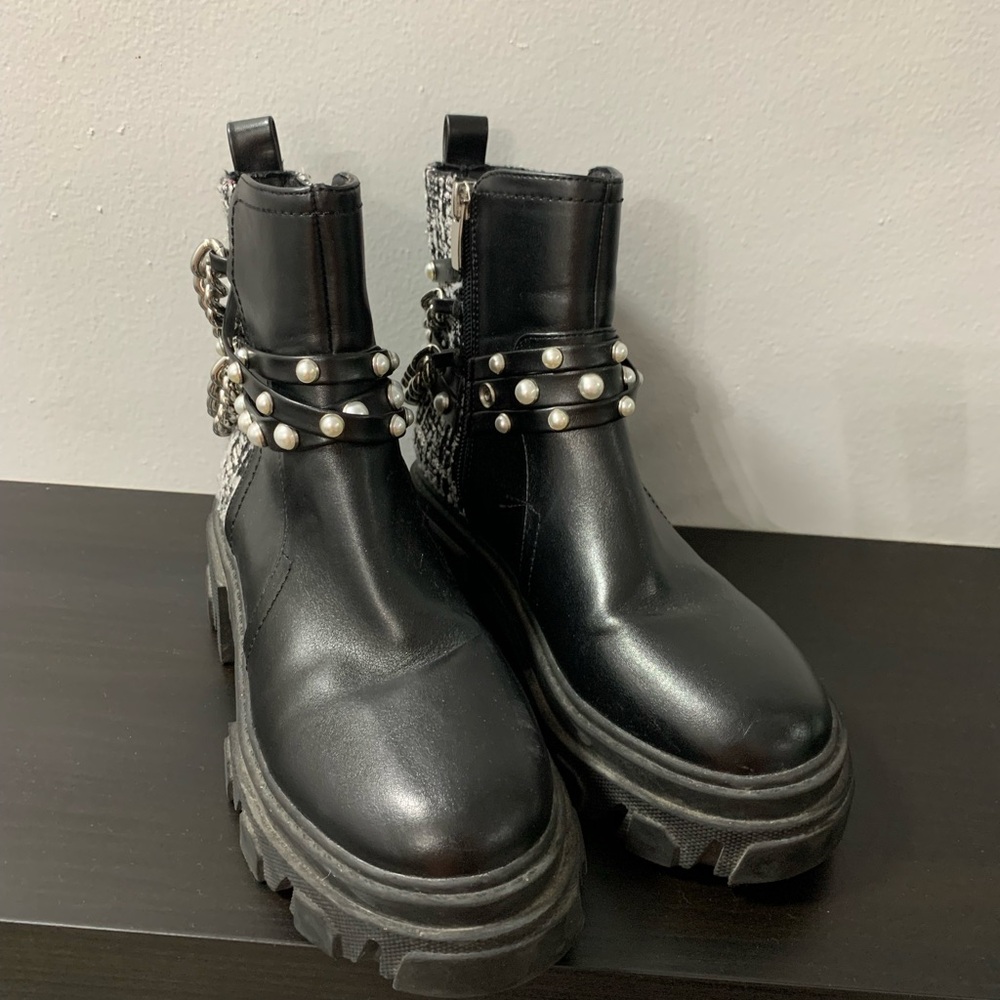 Boots size 5 1/2